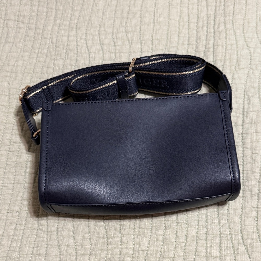 NWOT Tommy Hilfiger Dark Blue Crossbody Bag - Picture 2 of 6